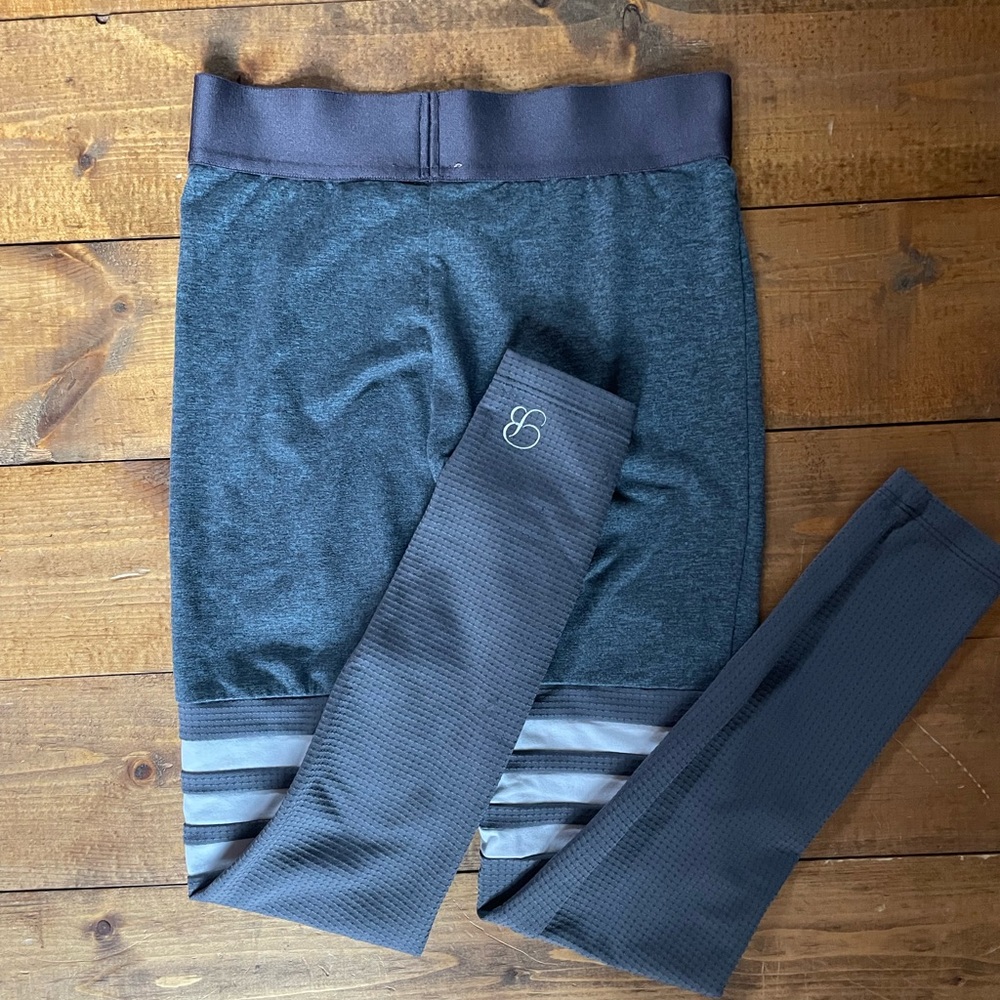 Bombshell Sportswear Leggings / Size Small